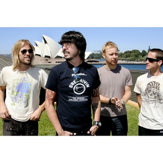 Foo Fighters Dave Grohl เดฟ โกรล ฟูไฟเตอส์ โปสเตอร์ วอลเปเปอร์ ตกแต่งผนัง วงดนตรี Poster โปสเตอร์วินเทจ โปสเตอร์วงดนตรี