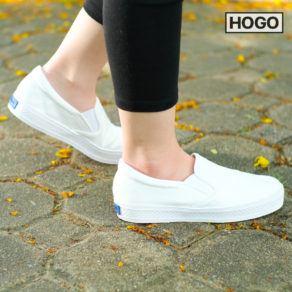 ภาพหน้าปกสินค้าโค้ด KIMJU006 ลด 15% Hogo รองเท้าสลิปออน แบบสวม นุ่ม สวมใส่สบาย ไม่ต้องผูกเชือก ผ้าใบสีขาว จากร้าน k.import บน Shopee