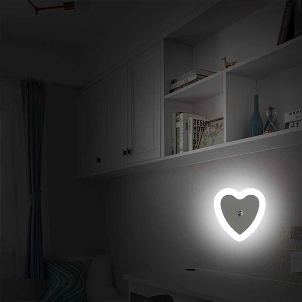 ภาพสินค้าโคมไฟอัตโนมัติ Plug-In Night Light รูปหัวใจเซนเซอร์น่ารักติดผนังบ้าน จากร้าน yankun88.th บน Shopee ภาพที่ 4