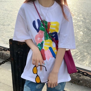 เสื้อยืดแขนสั้นลําลอง คอกลม ผ้าฝ้ายแท้ พิมพ์ลายกราฟฟิติตัวอักษร ทรงหลวม เข้ากับทุกการแต่งกาย แฟชั่นฤดูร้อน สําหรับผู้หญิ