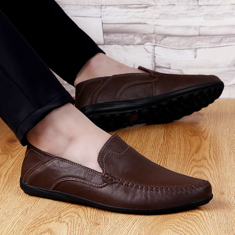 ภาพหน้าปกสินค้ารองเท้าหนัง ลำลอง แบบสวม สีพื้น สำหรับผู้ชาย ขนาด 37-47