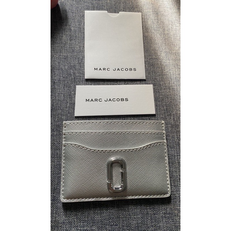 marc-jacobs-card-holder-สีเงิน-ที่ใส่บัตรสีเงิน-สวยมาก-สีหายากมากค่ะ-พร้อมส่ง-2-อันค่ะ