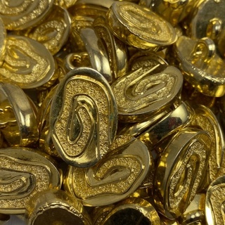 กระดุมเสื้อสไตล์วินเทจทรงวงรีสีทอง ลายม้วนเกลียว ขนาด17.2 x 25 มม. (1แพ็ค/12เม็ด)