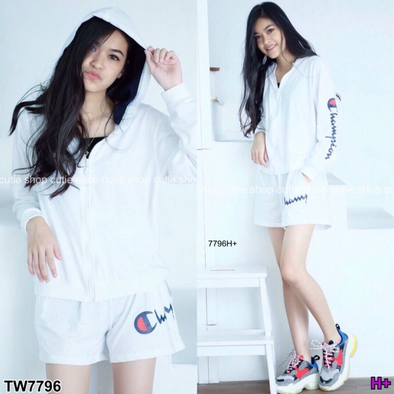 at7796-set2ชิ้น-เสื้อยืดแขนยาวมีฮู๊ด-และกางเกงเอวสม้อคขาสั้น-สกรีน