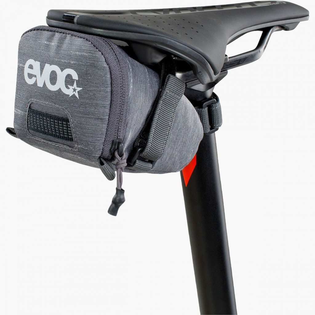 กระเป๋าใส่จักรยานใต้เบาะ-evoc-seat-bag-tour-carbon-grey