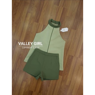 VALLEY GIRL เสื้อ + กางเกงขาสั้น เซตสุดฮอท รอบนี้มาแบบไม่มีโบว์มากวนใจที่คอค่า ใส่สวยดูแพงกว่าเดิมไปอีก โทนสีรอบนี้คือดี