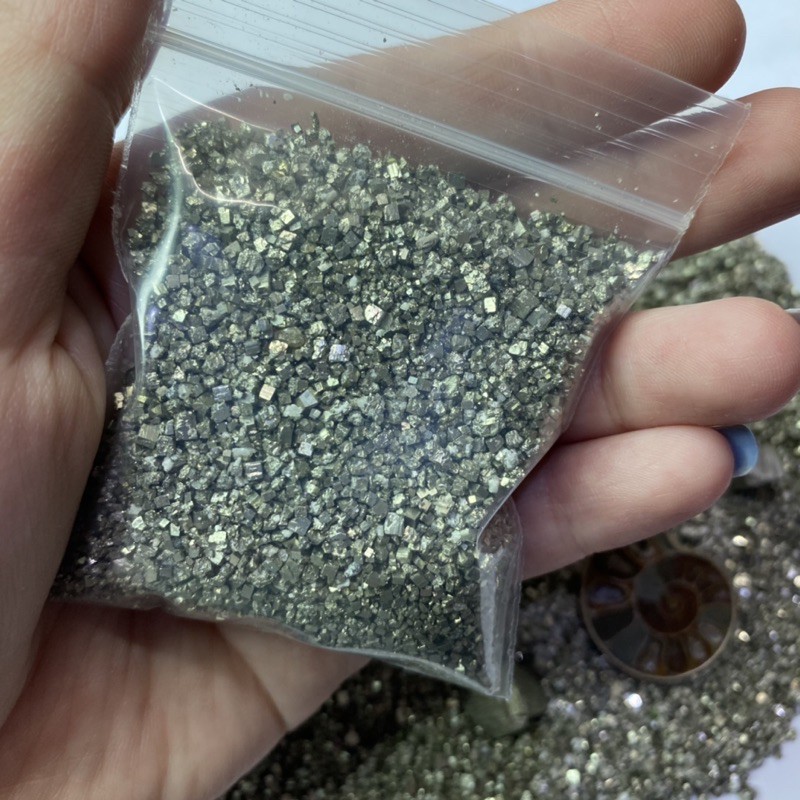 หิน-ไพไรต์-pyrite-100g-หินดูดเงิน-เพชรหน้าทอง-แร่เหล็กไพไรต์-เพชรหน้าทั่ง-หินแห่งการคิดบวก-หินสี่เหลี่ยม-แร่สี่เหลี่ยม