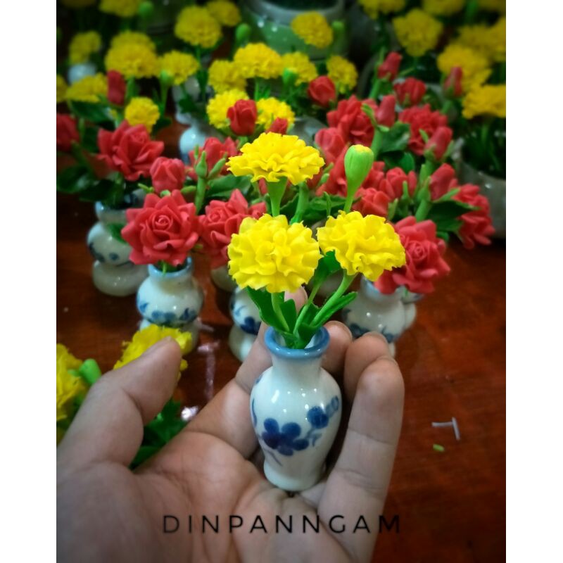 ภาพสินค้าแจกันจิ๋ว ดาวเรือง กุหลาบแดง ชบา มะลิ ดอกไม้ดินปั้น (แจกันเดี่ยว) จากร้าน dinpanngam บน Shopee ภาพที่ 2