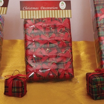 ของประดับ-ของตกแต่ง-ออร์นาเม้นท์-เทศกาลคริสต์มาส-ของขวัญ-ของฝาก-5702-01-กล่องของขวัญลายสก็อตเล็ก-ขนาด-1-นิ้ว