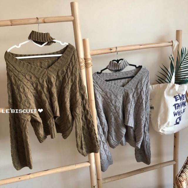 เสื้อไหมพรมถักลายคอวี | Shopee Thailand
