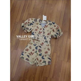 Valley Girl เสื้อ+กางเกงขาสั้น เซตนี้เป็นผ้าทอลายทั้งชุดนะคะ ผ้าดีมาก ใส่เปนทรงสวยเป้ะ ทรงแขนน่าร้ากสุดๆ