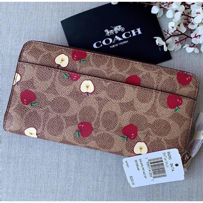 สด-ผ่อน-กระเป๋าสตางค์ลายแอบเปิล-ซิปรอบ-coach-86093-accordion-zip-wallet-in-signature-canvas-with-scattered-apple