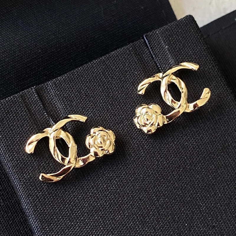 17900-chanel2hand99-chanel-22a-camellia-gold-cc-logo-stud-earrings-ต่างหู-earring