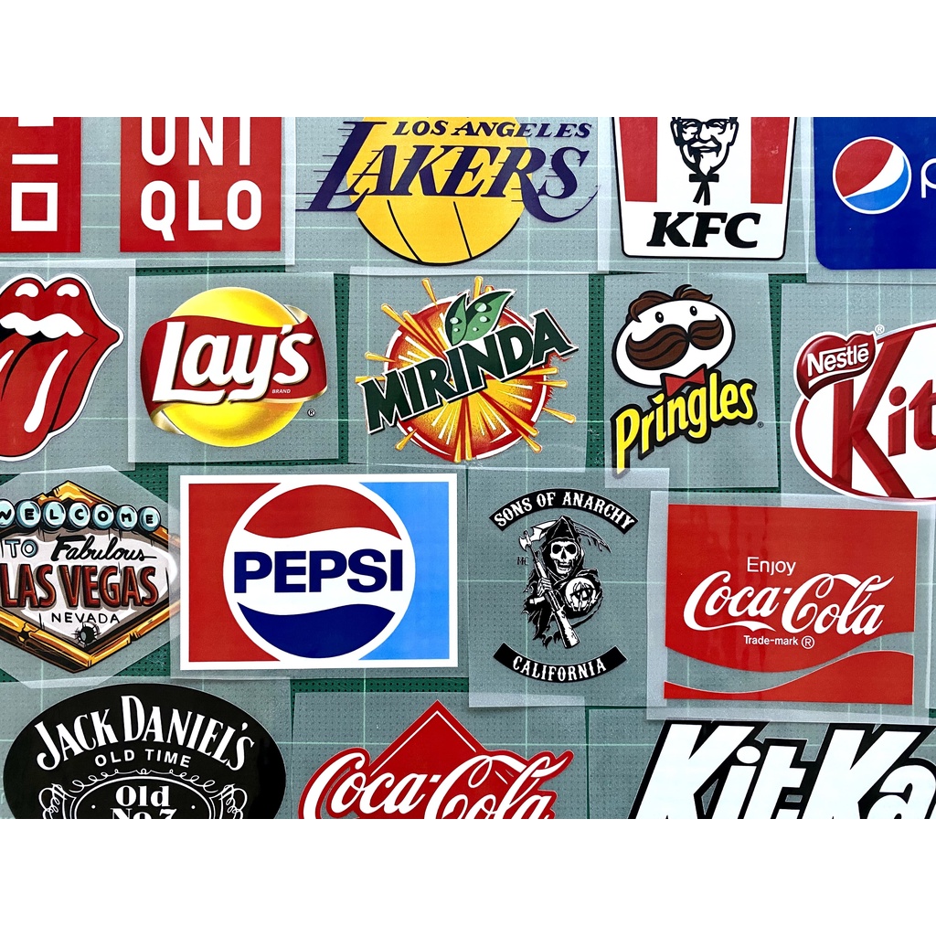 ภาพหน้าปกสินค้าตัวรีดโลโก้แบรนด์เนม Uniqlo , KFC , Lay's , Pepsi  รีดง่ายแผ่นฟิมล์รีดร้อนติดเสื้อ จากร้าน 4289departmentstore บน Shopee