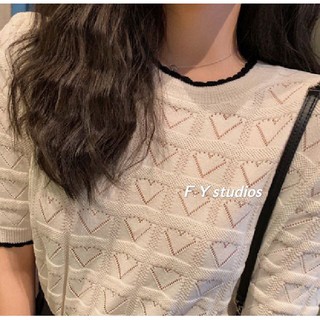 ภาพขนาดย่อของสินค้า𝙁.𝙔 𝙨𝙩𝙪𝙙𝙞𝙤𝙨 (พร้อมส่ง ) เสื้อไหมพรม เสื้อไหมพรมแขนสั้น ลายหัวใจ NO.27