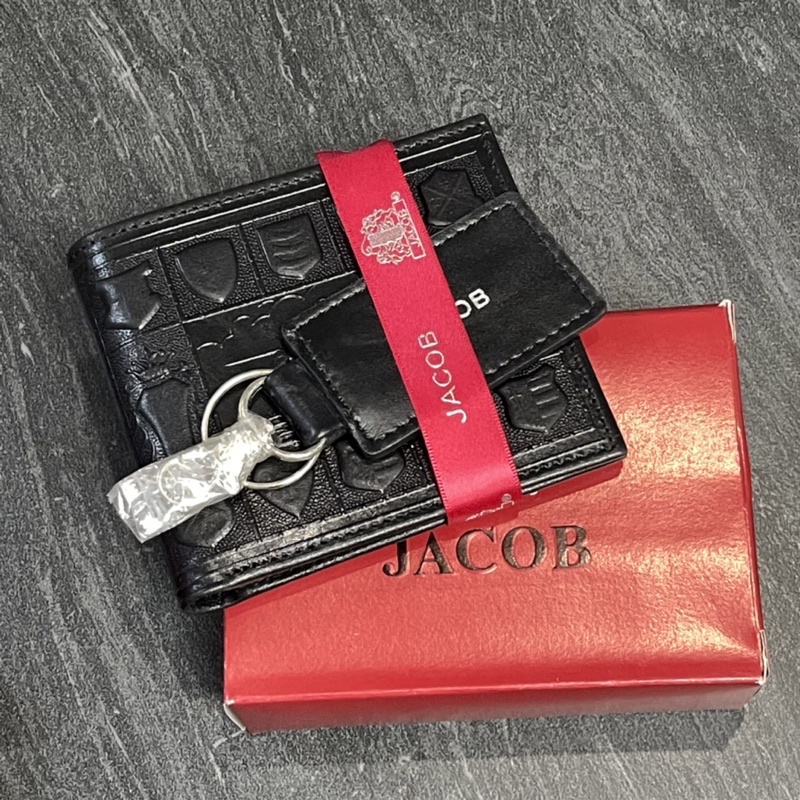 เซ็ทjacob-กระเป๋าธนบัตรชาย-พวงกุญแจหนังปั้มชื่อแบรนด์jocob-มีกล่อง-กระเป๋าธนบัตรพร้อมกล่อง