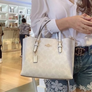 (ผ่อน0%) กระเป๋าสะพายข้าง COACH C4250 MOLLIE TOTE 25 IN SIGNATURE CANVAS ลายซี สีขาว