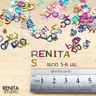 ภาพขนาดย่อของภาพหน้าปกสินค้าตัวอักษรภาษาอังกฤษ A-Z คละสี ของตกแต่ง DIY จากร้าน renita.studio บน Shopee