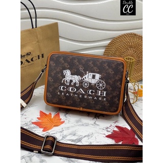 (แท้ 💯%‼ from Factory) Charter Crossbody 24 With Horse And Carriage Print