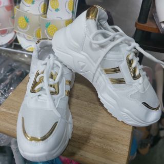รองเท้าผ้าใบ อินเทรน ลายใหม่น่ารัก