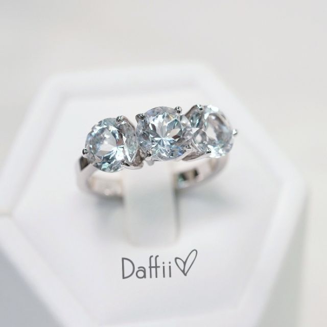 trio-blue-ring-แหวนพลอย-อความารีน-หน้าเพชรเท่า-1-กะรัต