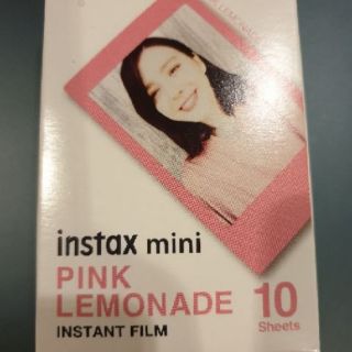 ภาพหน้าปกสินค้าฟิล์ม Fuji Instax Mini สีดำ สีฟ้า สีขาว สีชมพู กล่องละ 10 ภาพ ที่เกี่ยวข้อง