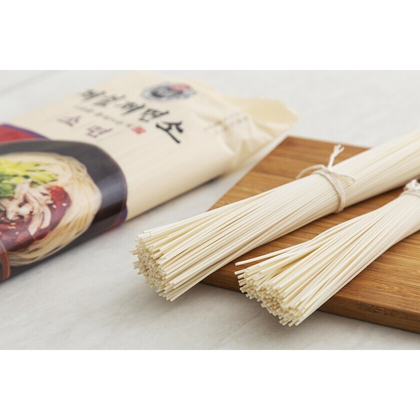 ภาพหน้าปกสินค้าCJ Thin Noodles  :: เส้นก๋วยเตี๋ยวเกาหลี จากร้าน accessories_by_may บน Shopee