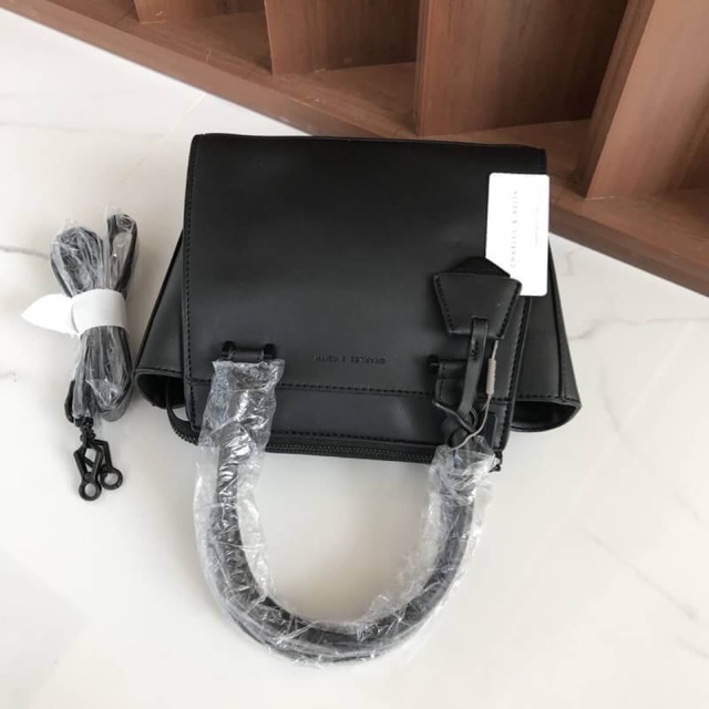 charles-amp-keith-bag-ของแท้-ราคาถูก