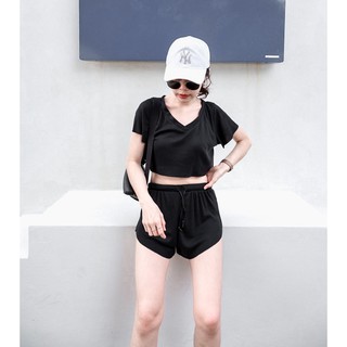 SASSY Black set 🖤 ครอปคอกว้าง + กางเกงขาเว้า มินิมอล