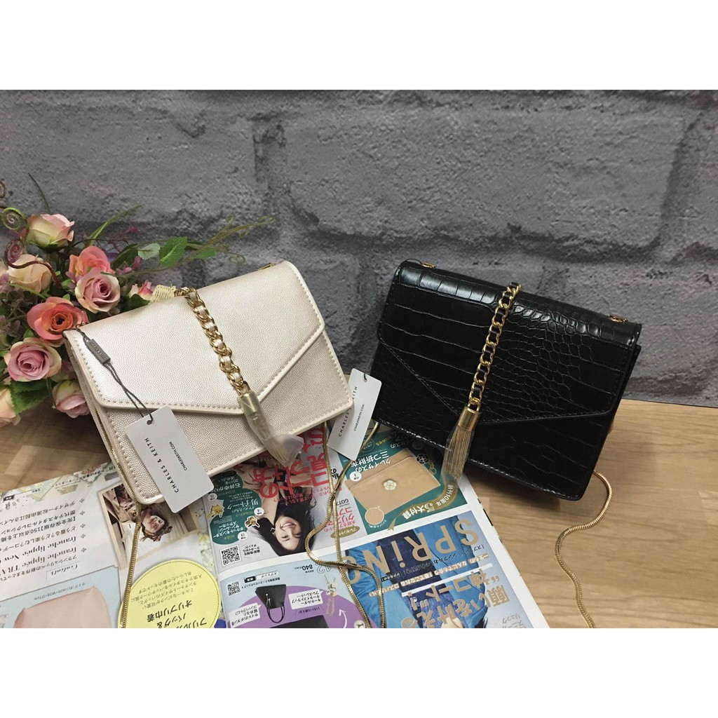 charles-amp-keith-tasselled-envelope-crossbody-แท้outlet