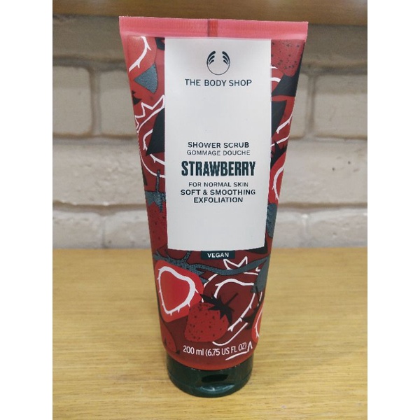 พร้อมส่ง-the-body-shop-strawberry-shower-scrub-200ml