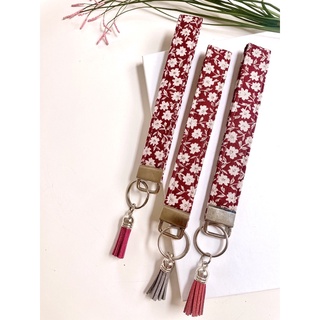 พวงกุญแจ  พวงกุญแจคล้องมือ • key fobs handmade red blossom