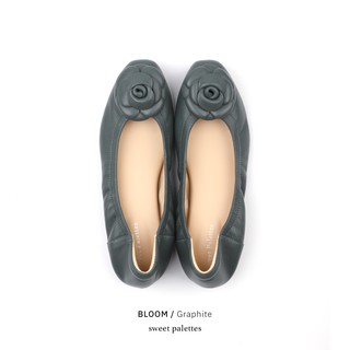 ภาพหน้าปกสินค้าSweet Palettes รองเท้าหนังแกะ Bloom Graphite ที่เกี่ยวข้อง