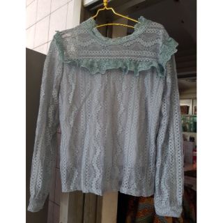 เสื้อลูกไม้เขียว