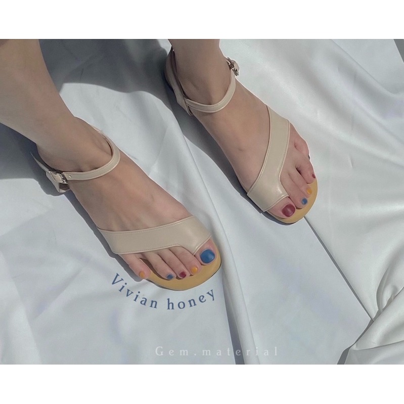 ภาพสินค้าCODE : GEME1W ลดทันที 30 ทุกออเดอร์ Vivian  รุ่นรัดข้อเท้าใส่ง่ายแค่เกี่ยวขอ ทรงสวย รองเท้าทรงเกาหลี จากร้าน gem.material บน Shopee ภาพที่ 5