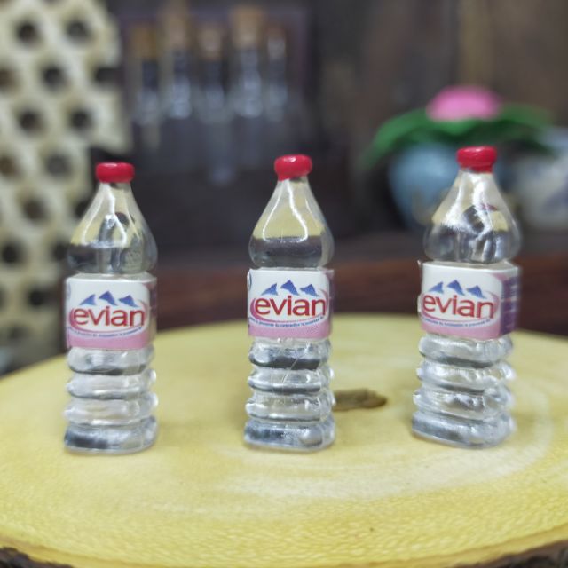 ขวดน้ำจิ๋ว-ราคาต่อขวด-ขวดทรงเหลี่ยม-ฝาแดง-ของจิ๋ว-ขนาด-1-12