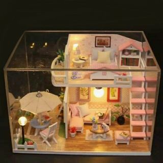 ภาพหน้าปกสินค้า[พร้อมส่ง] บ้านตุ๊กตาdiy Pint loft บ้านสีชมพู่ มีฝาครอบกันฝุ่น ที่เกี่ยวข้อง