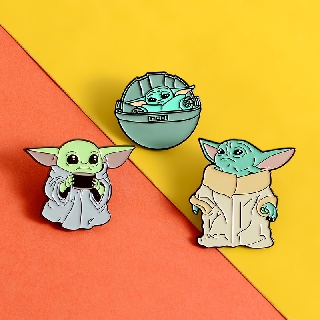 ภาพหน้าปกสินค้าเข็มกลัดเคลือบ ลาย Star Wars Master Yoda Enamel Pins sci-fi Interstellar สไตล์คลาสสิก ของขวัญสําหรับเพื่อน ซึ่งคุณอาจชอบสินค้านี้