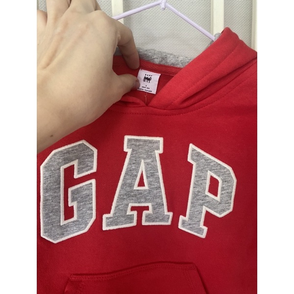 gap-ฮู้ดเด็ก-มือ1-สีแดงตัวอักษรสีเทา-เด็ก1-3ปีgapแท้100