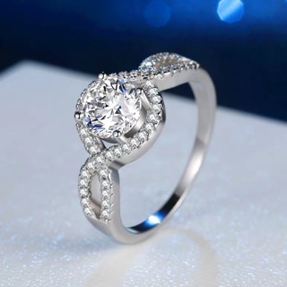 ภาพหน้าปกสินค้าแหวนเพชร Cz Dimond ทรงเกลียวล้อมเพชร Silver 925 ที่เกี่ยวข้อง