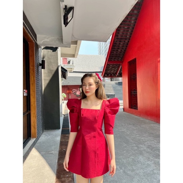 เดรสสั้นแขนตุ๊กตาไหล่ตั้งคอเหลี่ยมด้านหลังซิปหลัง-กระโปรงชายบานออก-ทรงสวยมาก
