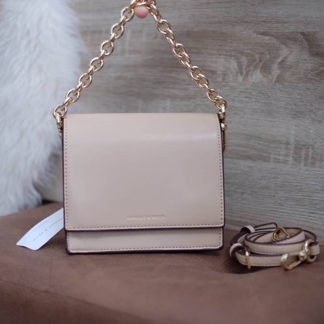 charles-amp-keith-สีครีมเบจ