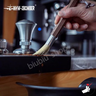 MHW-3BOMBER แปรงปัดผงกาแฟ ด้ามจับไม้ Walnut Coffee Brush