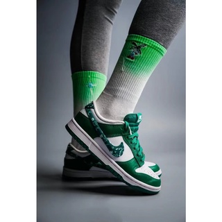 ภาพหน้าปกสินค้า【ลดราคา! ได้รับอนุญาตของแท้】 รองเท้าผ้าใบ Nike Dunk Low “Green Paisley” ซึ่งคุณอาจชอบราคาและรีวิวของสินค้านี้