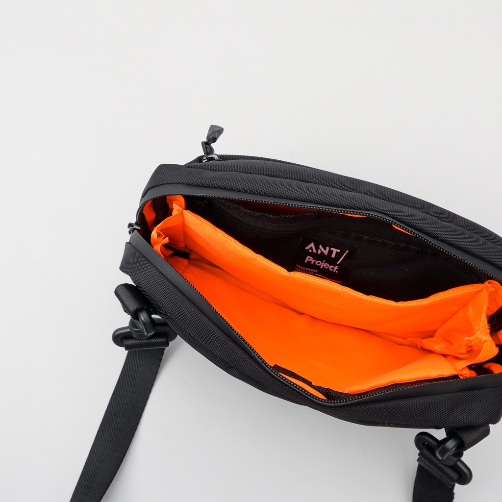 hitam-ant-project-ronin-black-3-in-1-กระเป๋าสะพายข้าง-กันน้ํา-ช่องใส่ของเสริม