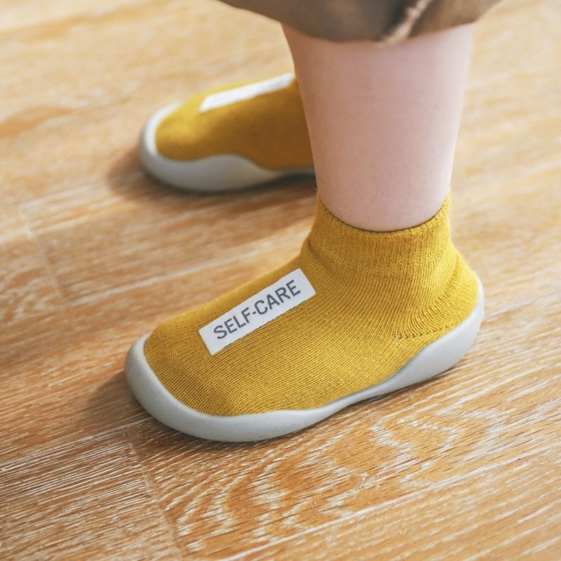 ภาพสินค้ารองเท้าเด็ก รองเท้าหัดเดิน ถุงเท้าหัดเดิน พื้นซิลิโคนกันลื่น 5สีสดใส แดง,เหลือง,น้ำตาล,เทา,ดำ A1 จากร้าน luckybaby_hua บน Shopee ภาพที่ 5