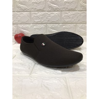 ภาพขนาดย่อของภาพหน้าปกสินค้ารองเท้าผู้ชายMM3004(มี2สี)เย็บพื้น จากร้าน y.voy55shoes บน Shopee