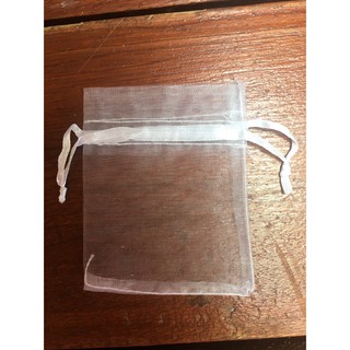 ภาพขนาดย่อของภาพหน้าปกสินค้าถุงผ้าแก้ว ใส่ของขวัญ ของชำร่วย 7x9cm 1แพ็ค (50ใบ) สีขาว ครีม แดง ม่วงเปลือกมังคุด น้ำเงิน ฟ้าอ่อน ฟ้าเข้ม ม่วง พร้อมส่ง จากร้าน callme_bag บน Shopee