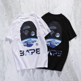 HH A BATHING APE BAPE Ape ลิงด้านนอกพิมพ์ญี่ปุ่นรุ่นเสื้อยืดฮิปฮอป O-Neck แขนสั้นสีขาวสีดำโลโก้ข้อความ  เสื้อยืดผ้าฝ้าย