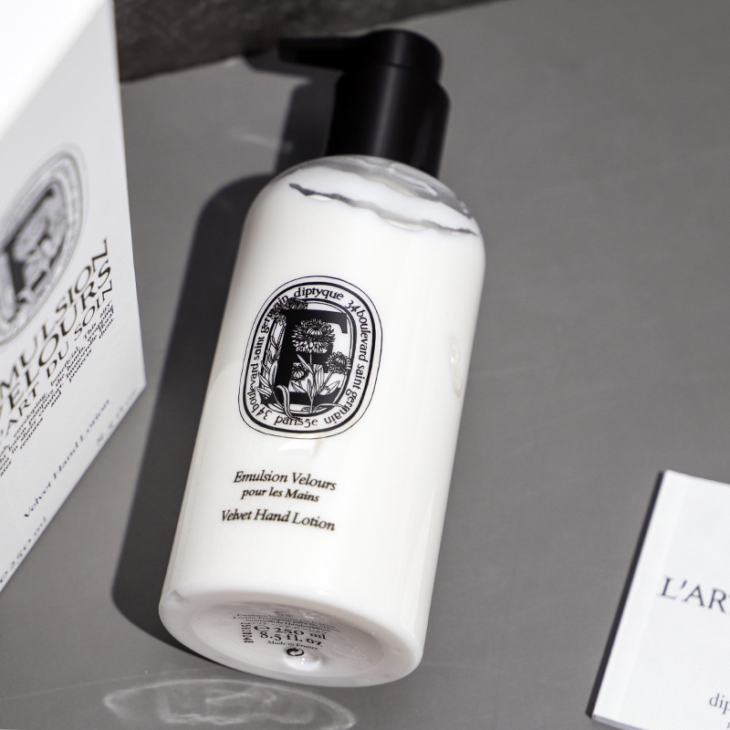 diptyque-new-velvet-hand-lotion-350ml-hand-cream